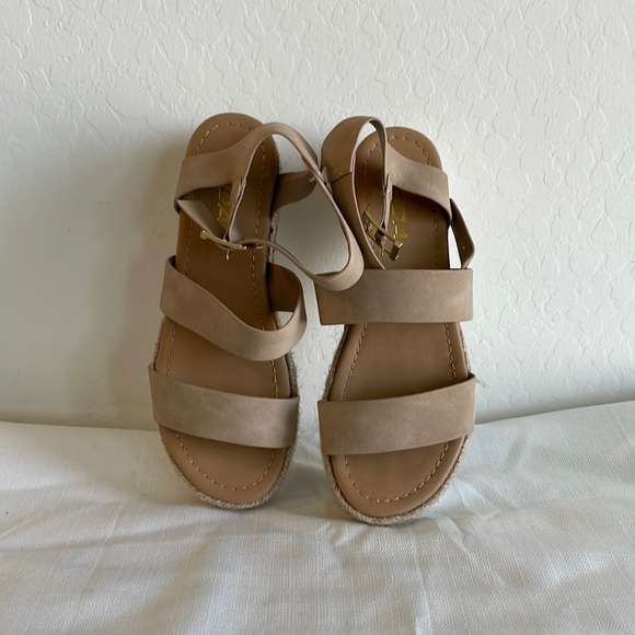NUDE PLATFORM SANDALS  SODA SIZE 6.5 - Picture 2 of 8